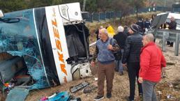 Isparta'da yolcu otobüsü devrildi! Ölü ve yaralılar var