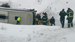 Erzincan'da yolcu otobüsü şarampole devrildi! Kazadan ilk bilgiler