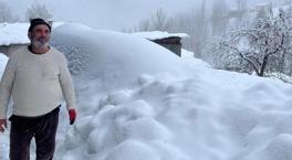  Kar kalınlığı 3 metreyi aştı! 'Sıcak evlerimizde kışı geçiriyoruz'