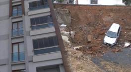 İstanbul'da toprak kayması! Binadakiler tahliye edildi