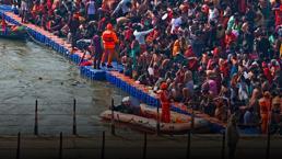 Hindistan'daki Kumbe Mela Festivali'nde kalabalık trajedisi: Daha az 40 erkek BAID