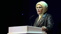 Emine Erdoğan'dan 6 Şubat mesajı: Birbirimize kenetlenerek mücadeleden vazgeçmedik