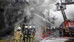 Son dakika... Başakşehir'de sanayi sitesinde yangın! Çok sayıda ekip sevk edildi