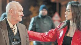 Demet Özdemir İstiklal Caddesi’nde şarkı söyledi