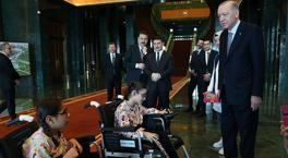¡El presidente Erdogan no rompió sus deseos! Organizó a dos chicas en el complejo
