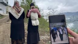 Sosyal medyanın paylaştığı görüntü! Fanatik anne konuştu: Sırtıma attım gittim