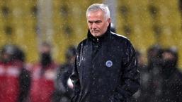 Fenerbahçe'de Jose Mourinho'dan ilk 11'de 7 değişiklik!