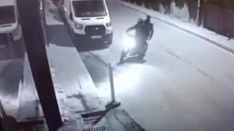 Sarıyer’de villaların olduğu sitenin bahçesine el bombası attı! O anlar kamerada