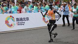 Çinli robotlar insanlara karşı maraton koştu