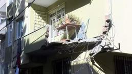 Pendik'te facianın eşiğinden dönüldü! 5 katlı binanın balkonu büyük bir gürültüyle çöktü