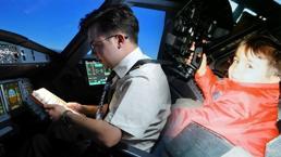 ¡Comenzó a usar aviones mientras ni siquiera podía obtener una licencia de conducir para el automóvil! El piloto más joven de tu tuyo: muy orgulloso