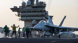 ABD’ye ait 60 milyon dolarlık savaş jeti, uçak gemisinden denize düştü!