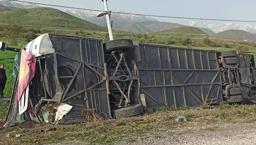 Van'da Yolcu Otobüsü Devrildi: Numaralarda yaralandı