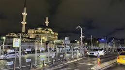 Taksim'de yollar açılmaya başladı! 1 Mayıs tedbirleri için kapatılmıştı