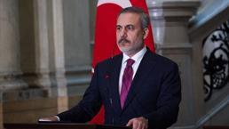 El ministro de Relaciones Exteriores, Fidan, condenó el ataque contra el líder de CHP Özgür Özel