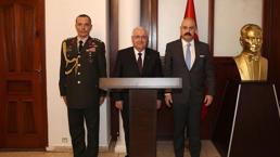 El ministro de Defensa Nacional, Güler, fue a Camerún para hacer una visita oficial