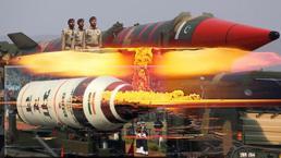 ¡Se enfrentan dos potencias nucleares! Aquí están las fuerzas militares de la India y Pakistán