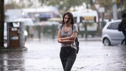 Meteorolojiden yeni uyarı! Bir anneye çıktı! Evler ve işyerleri sular altında kaldı
