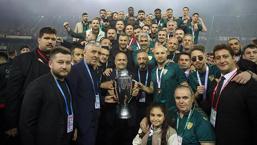 Süper Lig'e yükselen Kocaelispor şampiyonluk kupasını aldı!