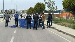 Otomobiliyle önünü kesip, eşini tabancayla öldürdü