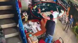 Sanayide dehşet dolu dakikalar: Çekiçle başına vurdu, ağır yaraladı