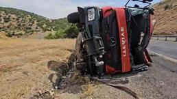 Yangına giden itfaiye aracı devrildi: 1 ölü, 2 yaralı