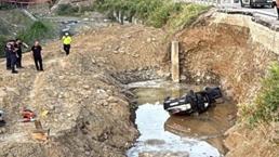 Zonguldak'ta feci kaza! Dereye uçan araçta baba ile oğlu öldü