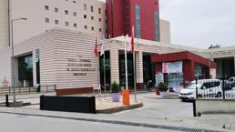 Hamile kadın, önce polis zoruyla kocasını hastaneden kovdurdu sonra doğumhaneye gitti