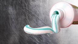 Çizik çizik çelikler tarih oluyor! Sil, parlat, kaybolsun: Her evde olan malzeme