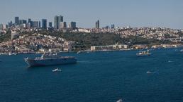 İstanbul Boğazı’nda ‘zafer’ geçişi