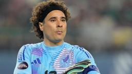Efsane kaleci Ochoa'dan olay hareket! İmza masasından kaçtı