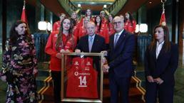 Cumhurbaşkanı Erdoğan A Milli Kadın Voleybol Takımı'nı Külliye'de kabul etti