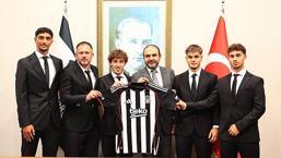 Beşiktaş'ta 4 gençten profesyonel imza!