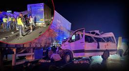 Mersin'de katliam gibi kaza! Minibüs TIR'a çarptı: 3 ölü, 16 yaralı
