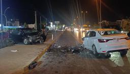 Manavgat’ta feci kaza! Otomobil yayaya çarptı, ortalık savaş alanına döndü