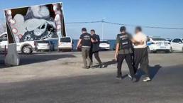 Polis kıskıvrak yakaladı! Midesinden çıkanlar şaşkına çevirdi