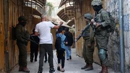 İsrail güçleri, El Halil kentine baskın düzenledi