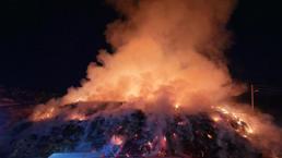 650 ton saman balyası alev alev yandı! Maddi zarar büyük