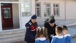 Jandarma tarafından KADES ve "Kadına El Kalkamaz" bilgilendirmesi yapıldı