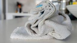 Deterjan lifleri tıkıyor, havlular tahtaya dönüyor! Puf puf yapmanın en kolay yolu