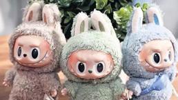 Popüler oyuncak baştan çıkardı! 2 yetişkin 1 çocuk AVM’de 'Labubu' çaldı