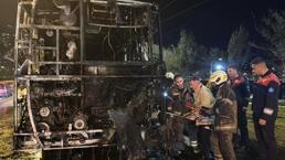 Seyir halindeki belediye otobüsü alev alev yandı