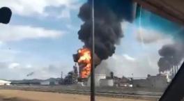 Venezuela'da petrol tesisinde şiddetli patlama! Bölgeden alevler yükseliyor