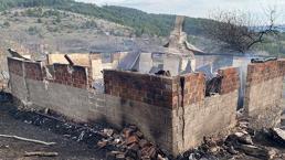 Alevlerin arasında kalan yaşlı adam hayatını kaybetti