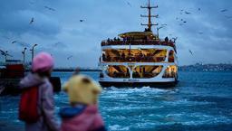 İstanbul’da elverişsiz hava koşulları nedeniyle Şehir Hatları ve İDO seferleri iptal edildi