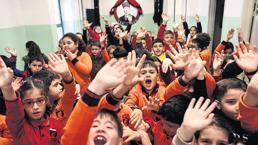 Aileler istemiyor, öğrenciler seviyor