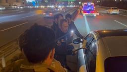 Uyanmak bilmedi! TEM'de sol şeritte tehlikeli anlar: Ekipler baltayla müdahale etti