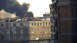 Sultangazi'de can pazarı: Alevler binayı sardı, 1 kişi yaralandı