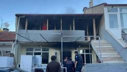 Sevgilisine sinirlendi, bir anlık öfkeyle evi ateşe verdi!