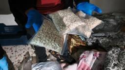 Adana'da 156 bin 418 uyuşturucu hap ele geçirildi! 5 zanlı tutuklandı